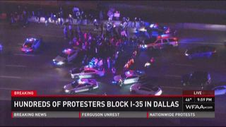 Cinci poliţişti au fost ucişi, alţi sase sunt răniţi &icirc;n timpul unor proteste la Dallas. Suspectii au fost prinsi