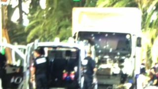 Cartea de identitate a unui bărbat de origine tunisiană a fost găsită &icirc;n camionul care a intrat &icirc;n mulţime la Nisa