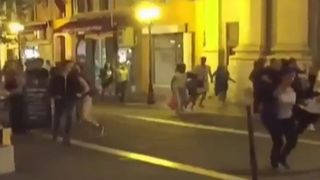 Rom&acirc;n aflat la Nisa, in timpul atacului: Am văzut cum camionul călca oamenii care ţipau şi fugeau &icirc;n toate direcţiile