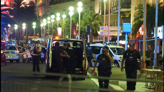 Teroristul de la Nisa are un copil de trei ani, este sofer de camion de profesie. Apropiatii acestuia sunt audiati de politie