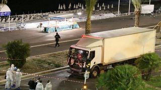 Bilantul atacului din Nisa a ajuns la 84 de morti si 202 raniti, dintre care 52 sunt in stare grava. Tragedia, explicata pas cu pas intr-un videoclip. Oamenii n-au mai avut nicio sansa