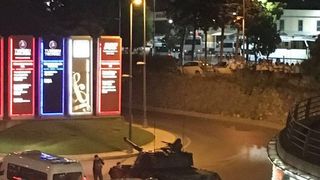 Este stare de alerta in Turcia. Armata a intrat in televiziunea de stat