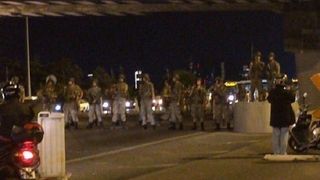 Şeful Statului Major Interarme şi mai mulţi lideri politici, luaţi ostatici de armată