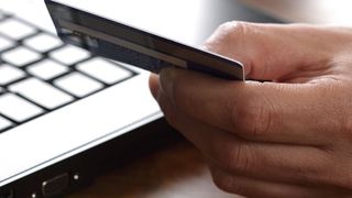 Au sunat sa afle cati bani au pe card, dar s-au trezit in mijlocul unei conversatii "fierbinti". Ce au patit cativa beneficiari de ajutoare sociale din SUA