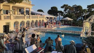 Fiica unui magnat rus s-a casatorit cu nepotul omului de incredere al lui Gaddafi intr-o locatie luxoasa de pe Coasta de Azur. Cum a aratat nunta de milioane de dolari