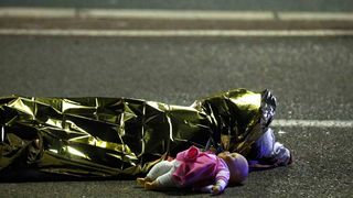 Franta: "Vand obiecte de la masacrul din 14 iulie, pret negociabil"