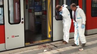Autorul atacului din Munchen ar fi fugit din supermarket catre o statie de metrou. Transporturile sunt suspendate