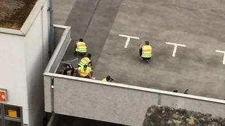 Imagini TERIFIANTE. Atacatorul de la Munchen, filmat in timp ce impartea gloante