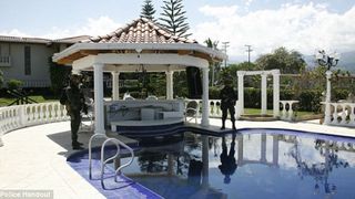 Piscina uneia dintre proprietatile pe care le avea