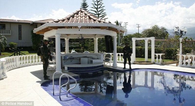 Piscina uneia dintre proprietatile pe care le avea