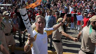 Ceremonia de purtare a tortei olimpice a fost intrerupta la Rio. Protestatarii furiosi au stins flacara