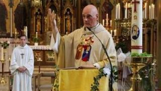 Preot belgian, injunghiat de un refugiat in propria casa