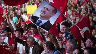 Turcia sarbatoreste! Milioane de cetateni turci au iesit pe strazi pentru a celebra democratia