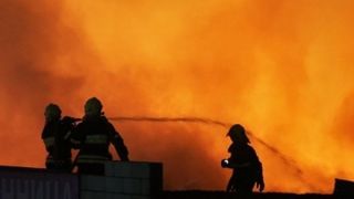 Incendiu intr-o tabara ilegala de refugiati din Berlin. Sase persoane au fost ranite