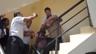 Un politist de la circulatie a inghitit spaga, dupa ce a fost prins in flagrant! Colegii au incercat sa-i deschida gura pentru a scoate bancnota!