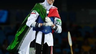 Rio 2016: Imbracata in tinuta islamica, o iranianca a reusit sa castige prima medalie obtinuta de o femeie din tara ei