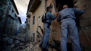 Cel de-al saselea roman mort in cutremurul din Italia e un baiat de 11 ani. Bilantul a ajuns la 267 de morti. In cele mai afectate regiuni a fost declarata stare de urgenta| UPDATE