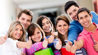 Guvernul italian le ofera tinerilor 500 de euro la majorat pe care sa ii cheltuiasca pe carti, filme, muzica sau teatru