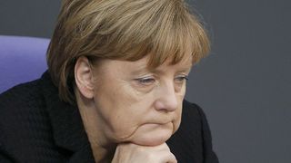 Un bărbat a &icirc;ncercat să &icirc;mpiedice trecerea coloanei lui Merkel de la aeroportul din Praga spre sediul Guvernului ceh