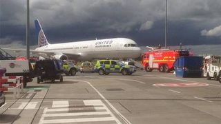 Aterizare de urgenta in Irlanda. 16 persoane care se aflau la bordul aeronavei United Airlines au fost ranite