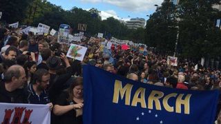 Mii de persoane au manifestat la Londra, Edinburgh, Birmingham, Oxford, Cambridge şi Bristol &icirc;mpotriva Brexitului