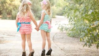 O fetita de 8 ani a fost arestata pentru lesbianism. Copila a fost reclamata de vecinul ei