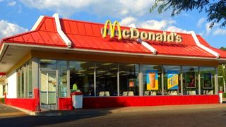 Criza de personal in Europa de Est. McDonald&rsquo;s a ajuns sa ofere cazare gratuita angajatilor