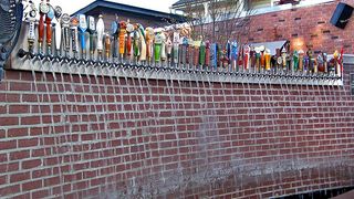 A inceput sa curga prima fantana cu bere din Europa. "Scopul urmarit nu este ca oamenii sa se imbete" spune primarul