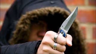 Un elev de 15 ani, din Franta, injunghiat de un coleg in fata scolii. Autoritatii nu stiu inca motivul crimei