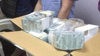 Politia rusa a gasit 122 mil. dolari, bani gheata, acasa la un inalt oficial anti-coruptie