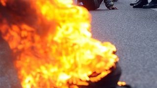 Devastator! O femeie de religie musulmana a fost INCENDIATA in plina strada