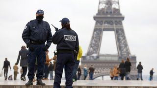 Poliţia franceză a arestat &icirc;ncă un adolescent de 15 ani care voia să comită un atac terorist