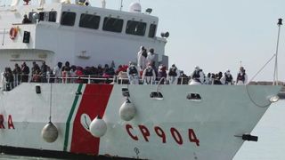 Un vas cu 600 de migranţi s-a scufundat &icirc;n largul Egiptului. Cate persoane au murit