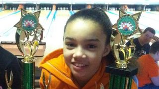 Izbita de zid, arestata si sufocata de spray-ul cu piper. O fetita de 15 ani a fost brutalizata de politisti pentru ca a refuzat sa mearga la spital, dupa ce a cazut cu bicicleta