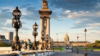 Un pictor francez a fost legat si fortat sa ii sarute picioarele unei printese din Arabia Saudita