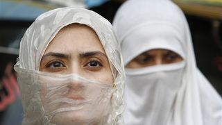 Un pakistanez si-a impuscat sora pentru ca s-a casatorit cu un crestin: "Trebuia sa o omor. Nu exista alta solutie"