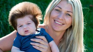 A ajuns vedeta pe net datorita parului! Junior n-are cum sa treaca neobservat!