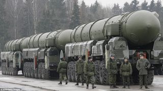 Rusia a lansat un exerciţiu militar masiv de simulare a unui război nuclear, care implică peste 40 de milioane de persoane