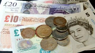 Lira sterlină se apreciază datorită atenuării temerilor legate de un Brexit dur