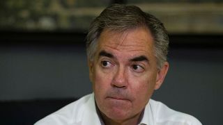 Presa canadiană anunţă moartea fostului premier al provinciei Alberta &icirc;ntr-un accident aviatic din Columbia Britanică