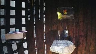 Prima fantana cu vin gratuit, deschisa intr-un orasel din Italia. Cei care ajung aici se pot bea oricat vin doresc, la orice ora