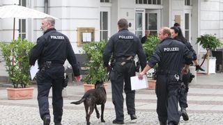 Germania: Mai multe scoli au primit e-mailuri amenintatoare. Politia, mobilizata la fata locului