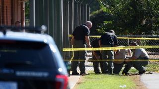 Patru persoane rănite &icirc;ntr-un atac armat &icirc;n parcarea unei şcoli din San Francisco