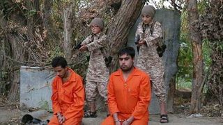 Brutele ISIS nu au limite. Ei au pus niste copii sa execute doi prizonieri