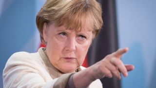 Liderul Partidului Libertatii din Austria afirmă că Merkel este "cea mai periculoasă femeie din Europa" şi avertizează &icirc;n legătură cu un război civil