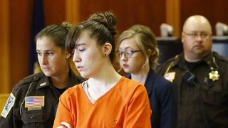 O adolescenta povesteste de ce si-a ucis parintii: "Imi amintesc ca am indreptat pistolul spre capul lui si am apasat pe tragaci. Bum! Pentru prima data in viata mea m-am simtit libera"