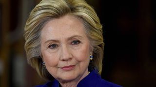 Hillary Clinton şi-a recunoscut &icirc;nfr&acirc;ngerea &icirc;ntr-o conversaţie telefonică cu Donald Trump