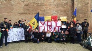 Moldovenii au iesit din nou in strada. Sute de oameni s-au adunat la Chisinau si in afara tarii pentru a cere repetarea turului doi de scrutin