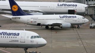 Piloţii Lufthansa au inceput miercuri o greva de doua zile. 876 de curse anulate si peste 100.000 de pasageri afectati
