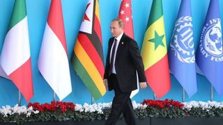 Vladimir Putin ii aduce un omagiu lui Fidel Castro, "un prieten sincer si de incredere al Rusiei"